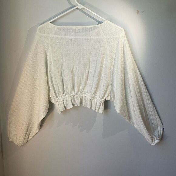 En Creme Dolman Batwing Sleeve Cropped Poet Gauzy Top. Creamy White, Medium - Picture 5 of 8